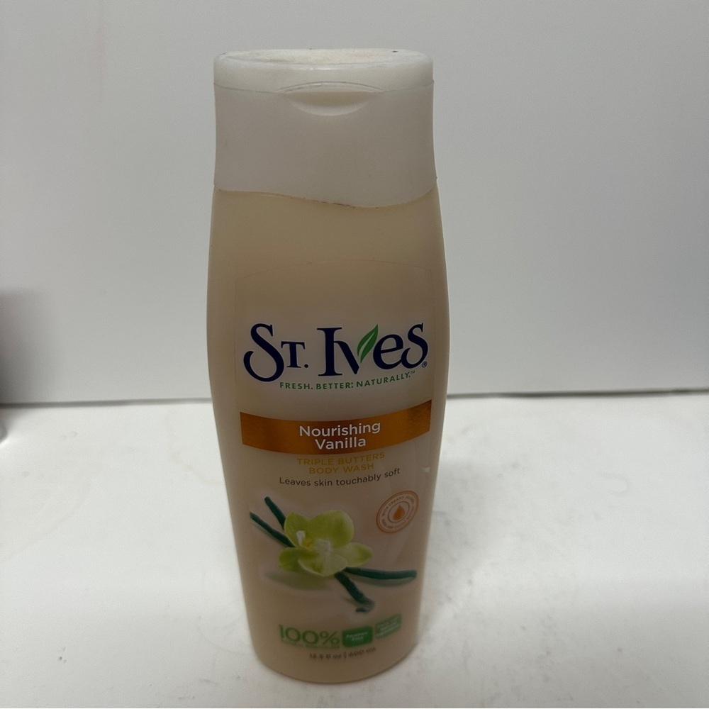 St. Ives Nourishing Vanilla Triple Butters Body Wash 13.5 OZ HTF